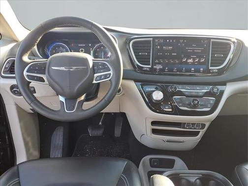 2023 Chrysler Pacifica Touring-L