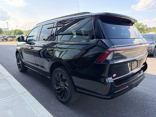 Infinite Black Metallic 2027 Lincoln Navigator Reserve