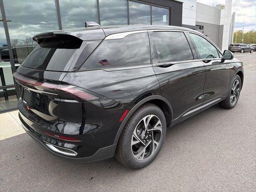 Infinite Black Metallic 2026 Lincoln Nautilus Premiere