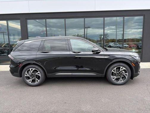 Infinite Black Metallic 2026 Lincoln Nautilus Premiere
