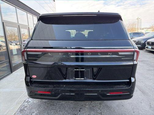 Infinite Black Metallic 2026 Lincoln Navigator Reserve