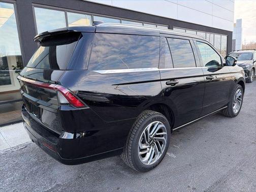 Infinite Black Metallic 2026 Lincoln Navigator Reserve