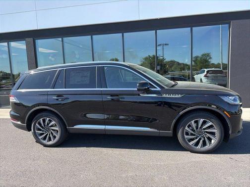 Infinite Black Metallic 2026 Lincoln Aviator Premiere