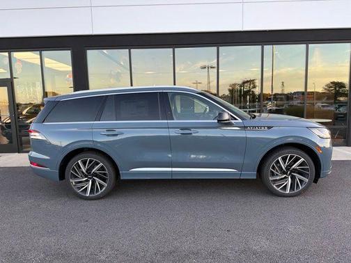 Whisper White 2027 Lincoln Aviator Black Label AWD