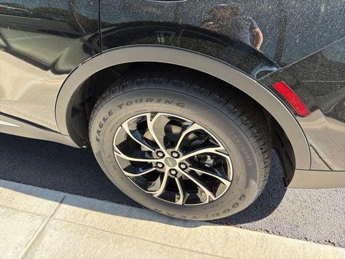 Black Metallic 2026 Lincoln Nautilus Premiere