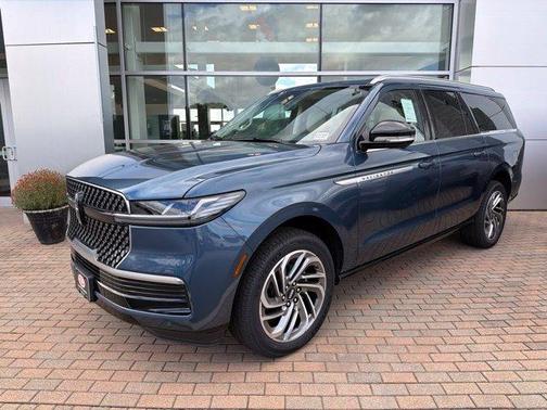 Nocturnal Blue Metallic 2027 Lincoln Navigator Reserve