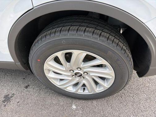 Crystal White Metallic 2026 Lincoln Corsair Premiere