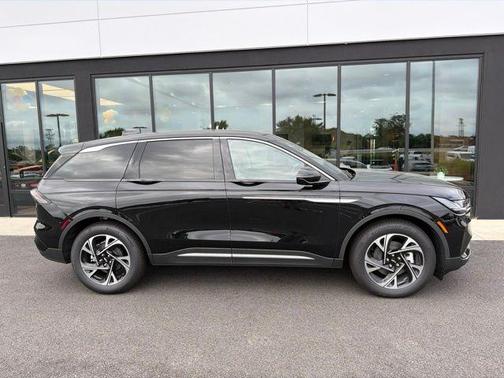 Infinite Black Metallic 2026 Lincoln Nautilus Premiere