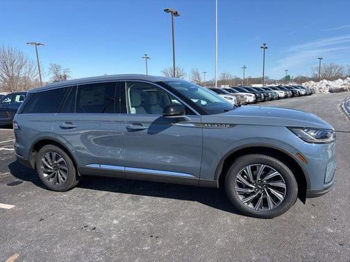 Whisper White 2026 Lincoln Aviator Premiere