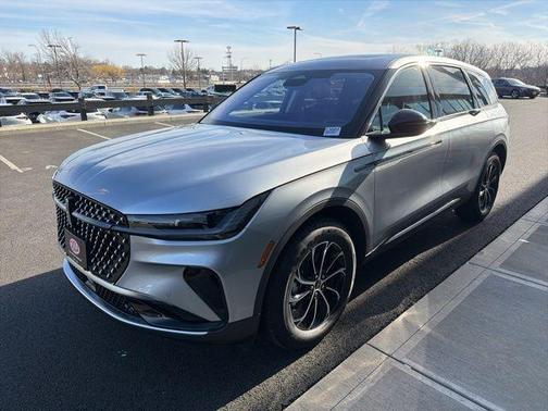 Radiance Metallic 2026 Lincoln Nautilus Premiere