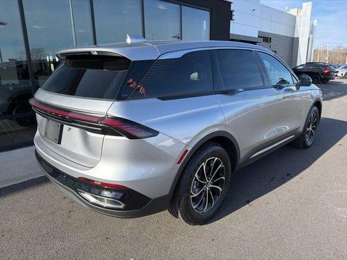 Radiance Metallic 2026 Lincoln Nautilus Premiere