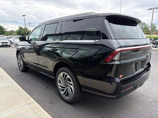 Infinite Black Metallic 2027 Lincoln Navigator Reserve