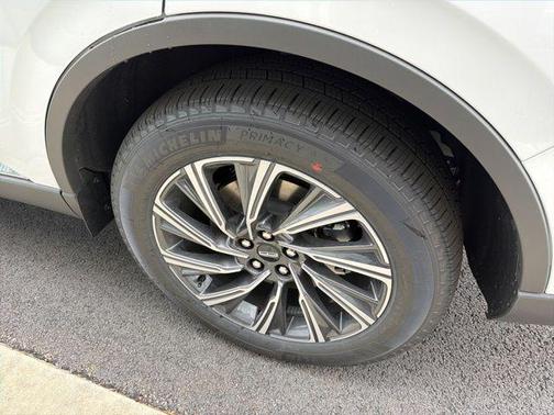 Pristine White 2026 Lincoln Aviator Premiere