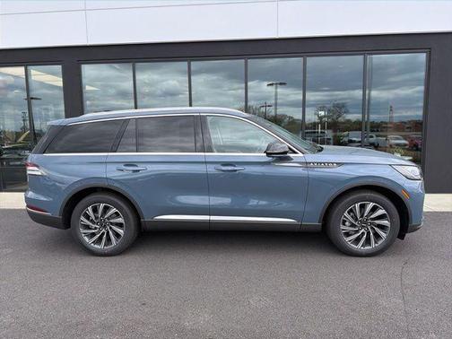 Whisper White 2026 Lincoln Aviator Premiere