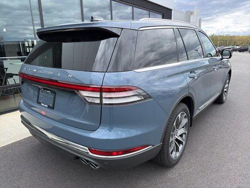 Whisper White 2026 Lincoln Aviator Premiere