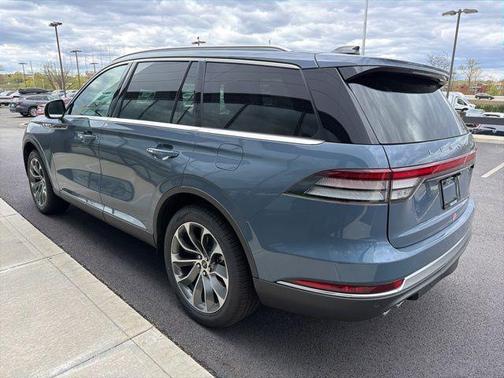 Whisper White 2026 Lincoln Aviator Premiere