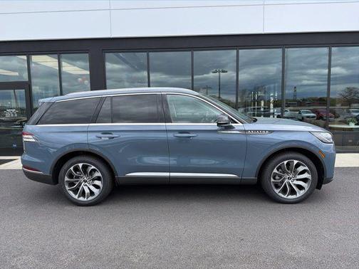 Whisper White 2026 Lincoln Aviator Premiere