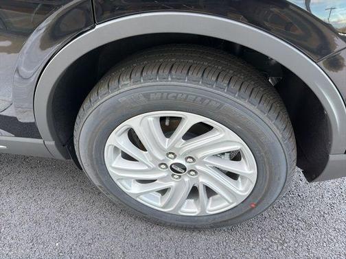 Infinite Black Metallic 2026 Lincoln Corsair Premiere