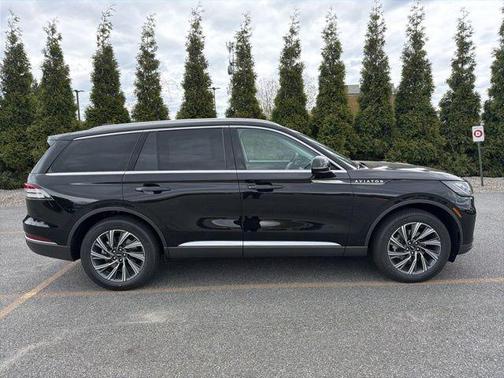 Infinite Black Metallic 2026 Lincoln Aviator Premiere