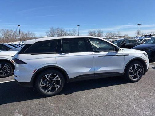 White Platinum Tri-Coat Metallic 2026 Lincoln Nautilus Premiere