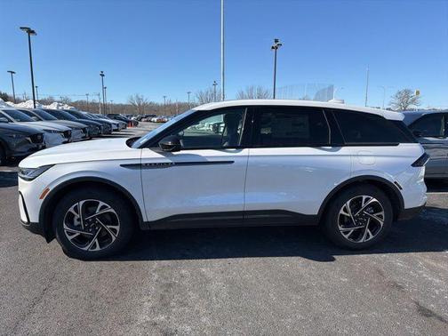 White Platinum Tri-Coat Metallic 2026 Lincoln Nautilus Premiere