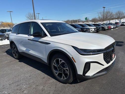 White Platinum Tri-Coat Metallic 2026 Lincoln Nautilus Premiere