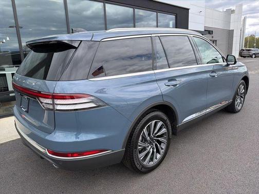 Whisper White 2026 Lincoln Aviator Premiere