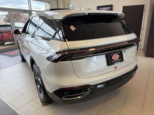 White Platinum Clearcoat Metallic 2026 Lincoln Nautilus Premiere