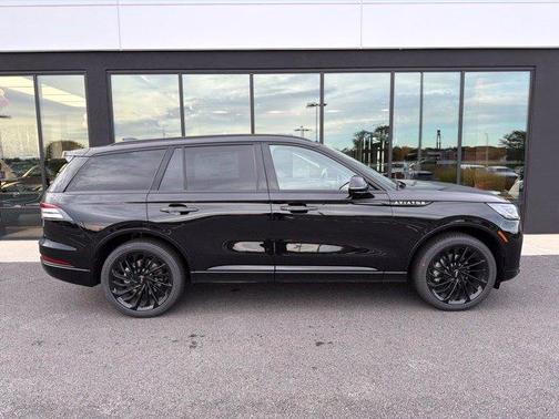 Infinite Black Metallic 2027 Lincoln Aviator Reserve AWD