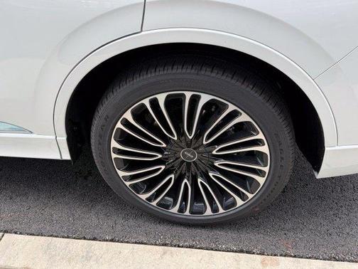 Pristine White 2027 Lincoln Aviator Black Label AWD