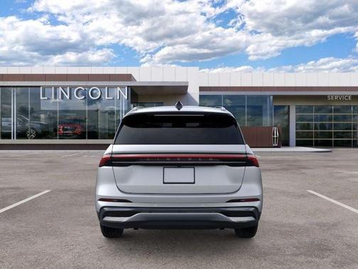 Radiance Metallic 2026 Lincoln Nautilus Reserve