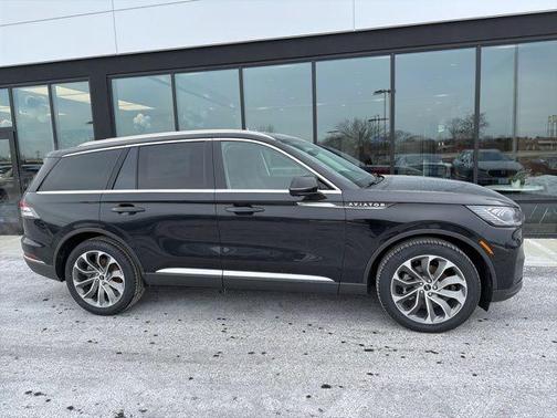 Infinite Black Metallic 2026 Lincoln Aviator Premiere