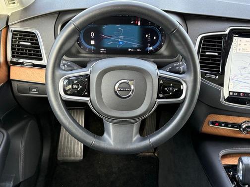 2023 Volvo XC90 B6 Plus 7-Seater