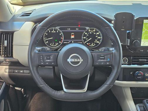 2023 Nissan Pathfinder SL 4WD