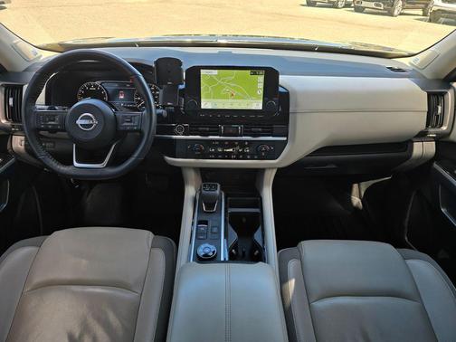 2023 Nissan Pathfinder SL 4WD