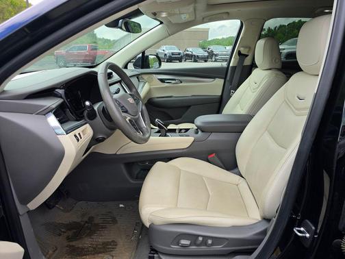 Stellar Black Metallic 2019 Cadillac XT5 Luxury