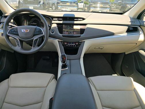 Stellar Black Metallic 2019 Cadillac XT5 Luxury