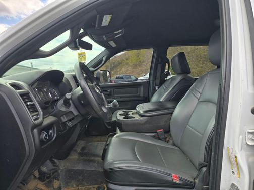 Bright White Clearcoat 2022 RAM 2500 Tradesman Crew Cab 4x4 6'4' Box