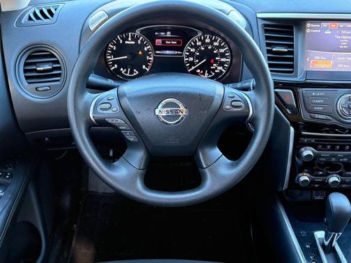 2019 Nissan Pathfinder S