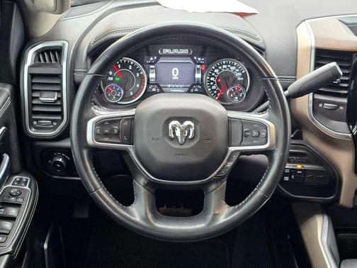 2023 RAM 2500 Laramie Crew Cab 4x4 6'4' Box