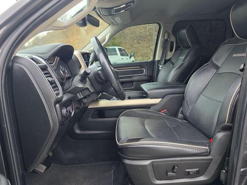 2023 RAM 2500 Laramie Crew Cab 4x4 6'4' Box