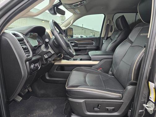 2023 RAM 2500 Laramie Crew Cab 4x4 6'4' Box