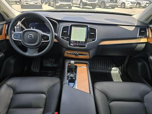 Onyx Black Metallic 2023 Volvo XC90 B6 Plus 7-Seater