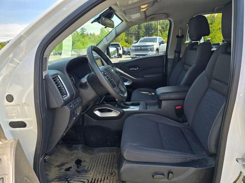 Glacier White 2024 Nissan Frontier SV