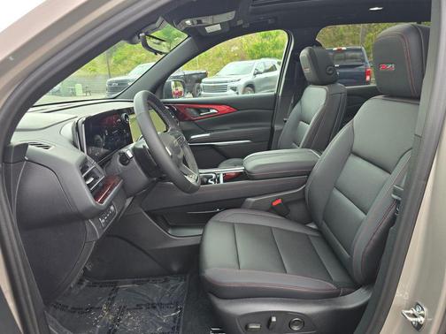 Sandstone Gray 2026 Chevrolet Traverse AWD Z71