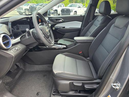 Sterling Gray Metallic 2026 Chevrolet Trax LT