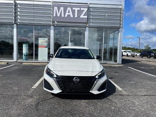 White 2023 Nissan Altima 2.5 SV