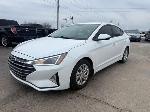2019 Hyundai ELANTRA SE
