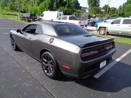 Photo 5 of 26 of 2020 Dodge Challenger SXT