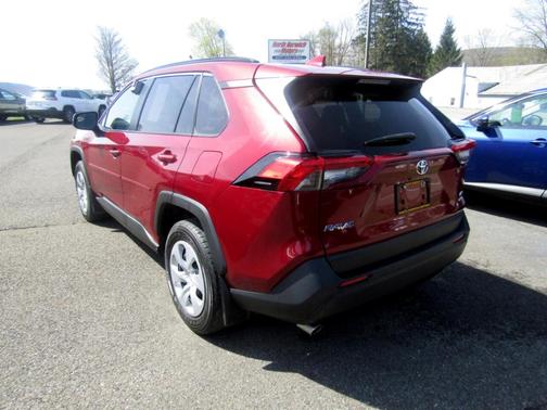 Photo 3 of 16 of 2019 Toyota RAV4 LE